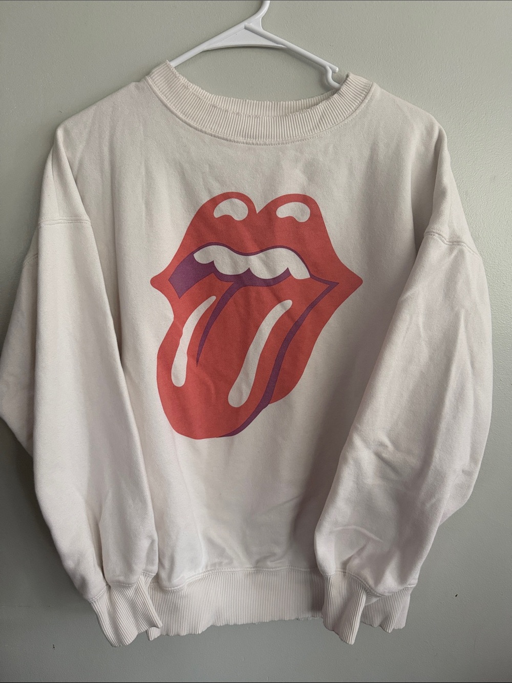 American Eagle Outfitters Cream Sweatshirt with Red and Purple Tongue Graphic